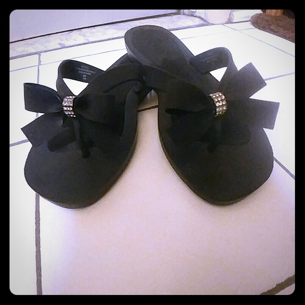 GUESS BOW FLIP FLOPS
